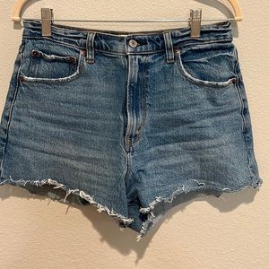 A&F The ‘90s Relaxed Cutoff Short - high rise